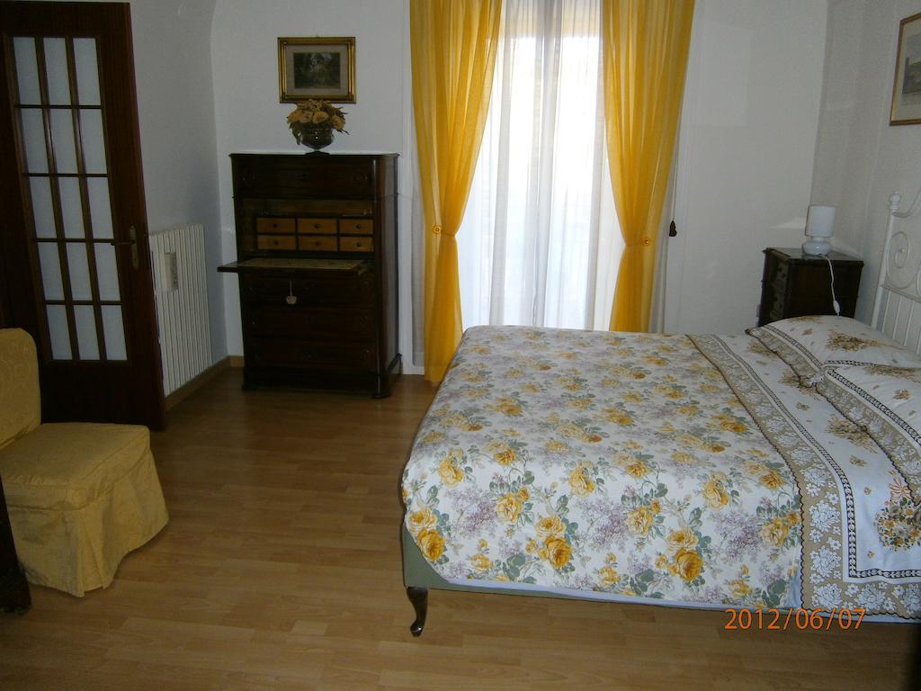 Il Giglio Rosso Apartman Nápoly Szoba fotó