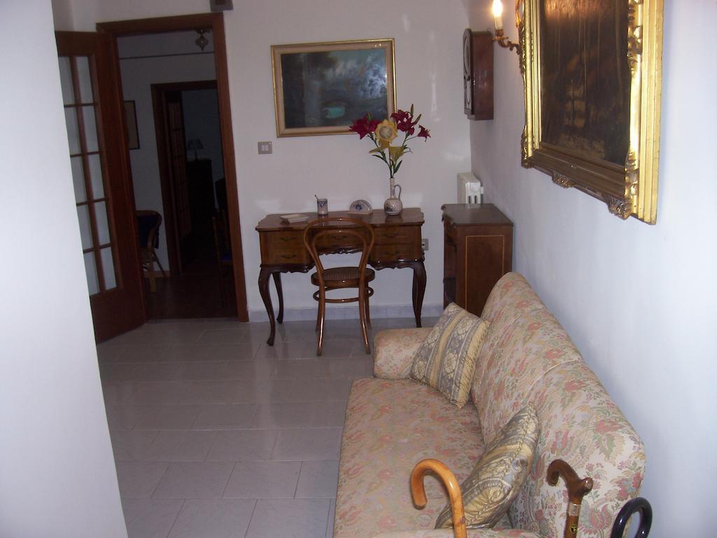 Il Giglio Rosso Apartman Nápoly Szoba fotó